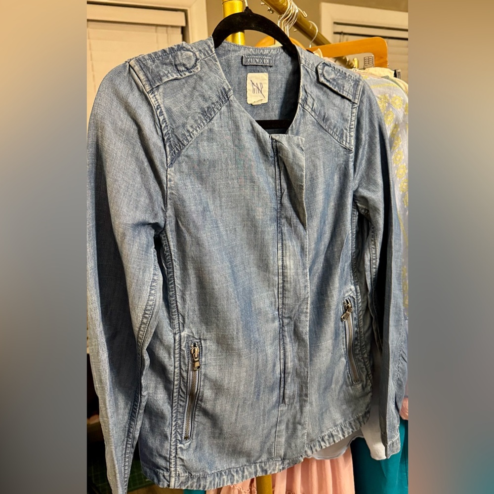 GAP Light Blue Denim‎ Jacket with Zippered Pockets